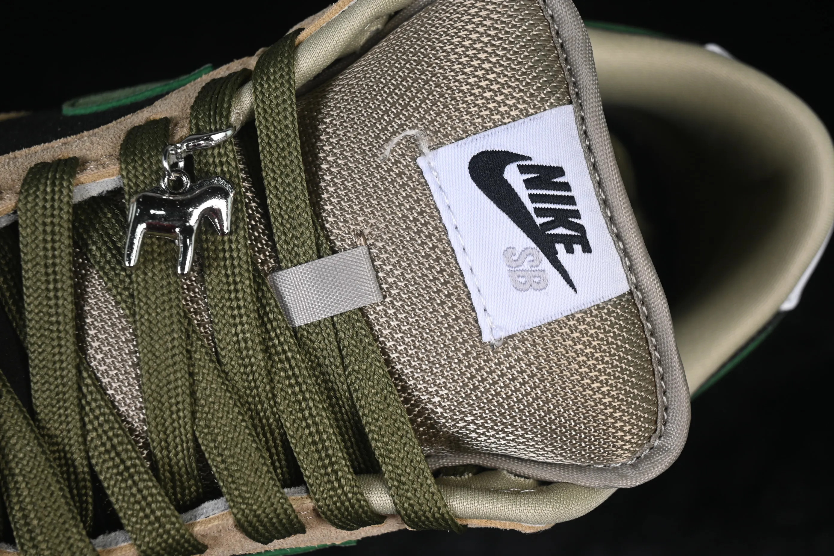 All Categories Nk SB Dunk Series Nk SB Dunk Low Low-top sneakers Nike SB Dunk Low Khaki black and green hook Low-top casual sneakers HJ0367-200